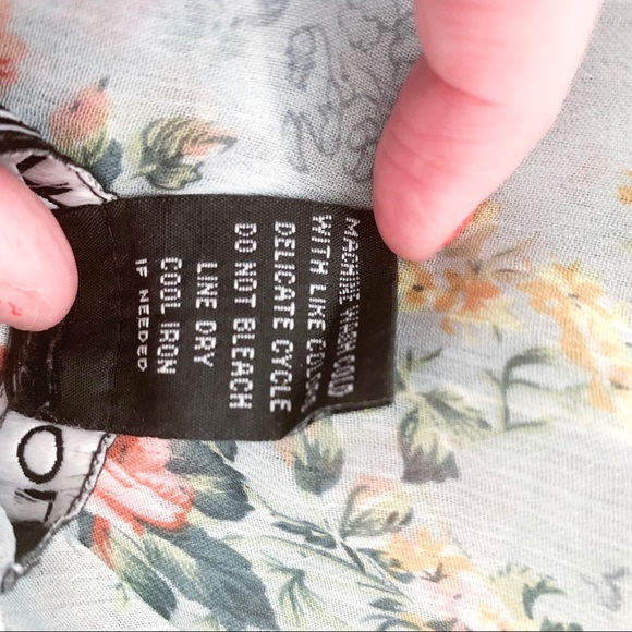 LIVING DOLL Floral Blouse - Picture 9 of 10